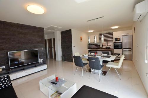 Apartments Golden Hour