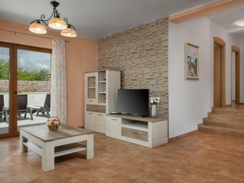 Holiday Home Dori - Lbn394
