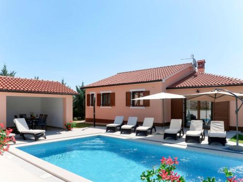 Holiday Home Dori - Lbn394