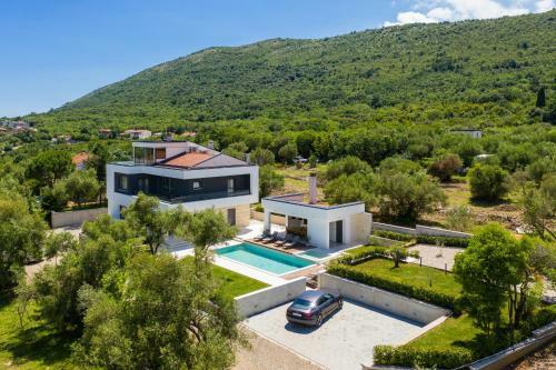 Luxurious Villa Laurea