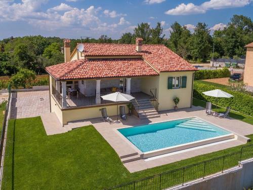Peaceful Villa In Dubravci With Swimming Pool