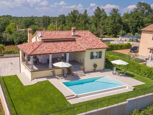 Peaceful Villa In Dubravci With Swimming Pool