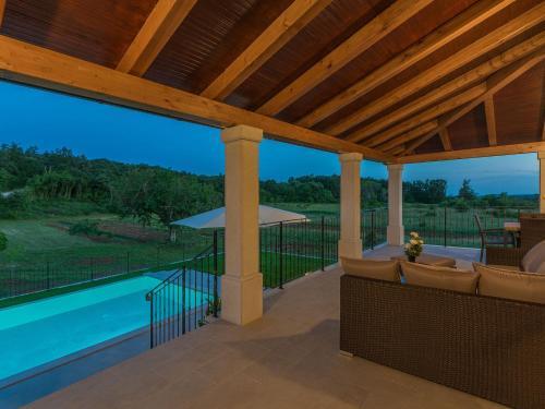 Peaceful Villa In Dubravci With Swimming Pool
