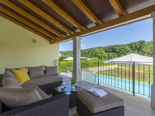 Peaceful Villa In Dubravci With Swimming Pool