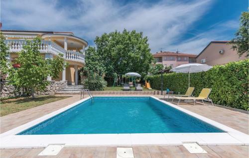 Four-bedroom Holiday Home In Linardici
