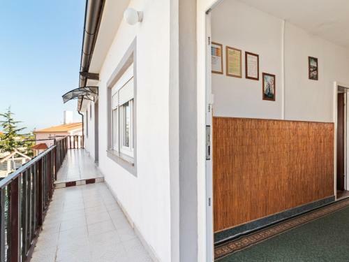 Decent Apartment In Li?njan With Balcony