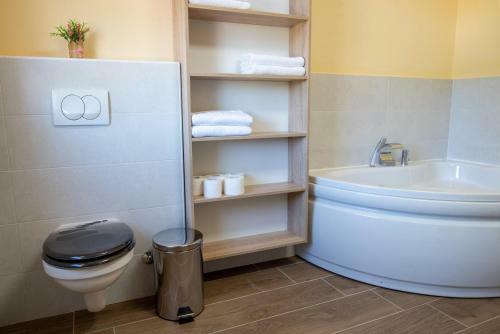 Hostal Via Flavia With Common Pool