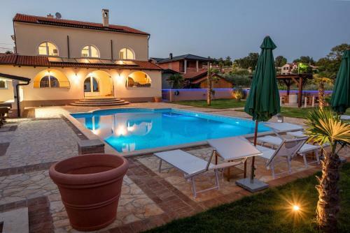 Hostal Via Flavia With Common Pool