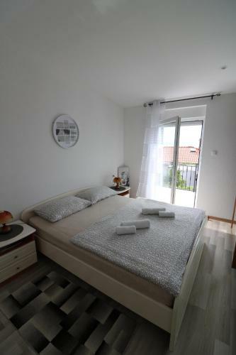 Apartments Ema