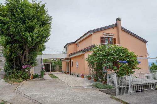 Apartments Jakov