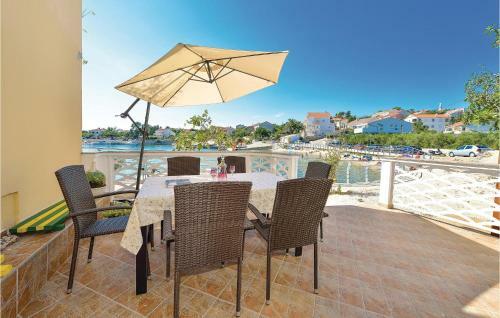 Three-bedroom Holiday Home In Lun