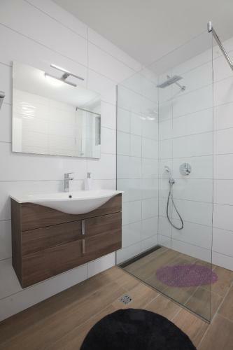 Apartments A&z