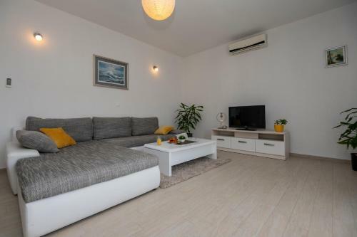 Apartment With Big And Free Private Parking