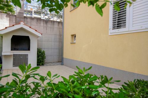 Apartment With Big And Free Private Parking