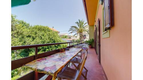 Hostal Cozy Apartment Blamax With Beautiful Private Garden