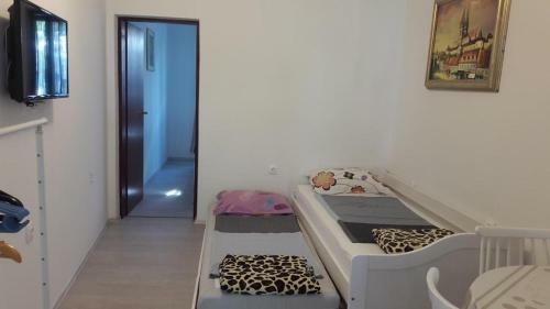 Apartment 4693-2 For Max. 4 Pers. In Malinska