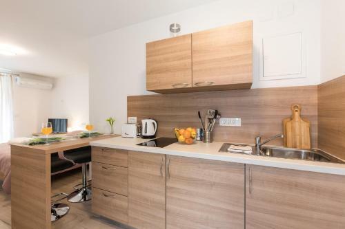Hostal Apartments And Room Solis