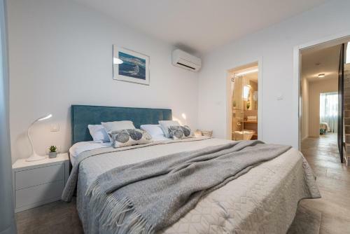 Bekina, Stylish Rooftop Pool Apartment