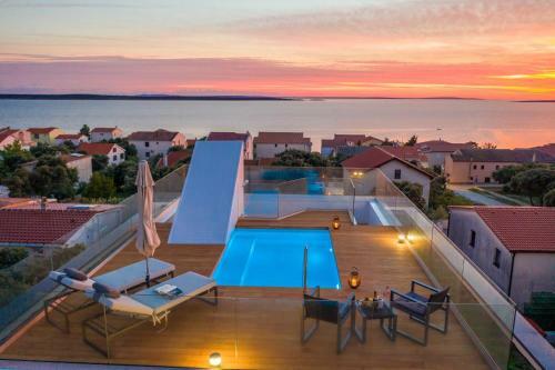 Bekina, Stylish Rooftop Pool Apartment