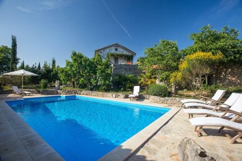 Villa Menta 1