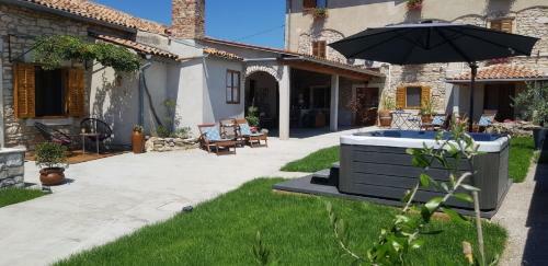 Hostal Apartments Rooms Perstel - Parking