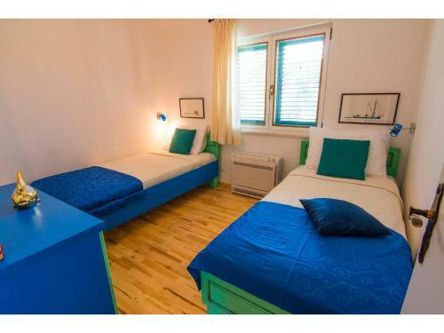 Stunning 7-bed Villa In Maslinica With Pool