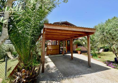 Relaxing Holiday House With Terrace Sea View