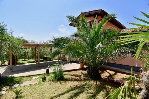 Relaxing Holiday House With Terrace Sea View