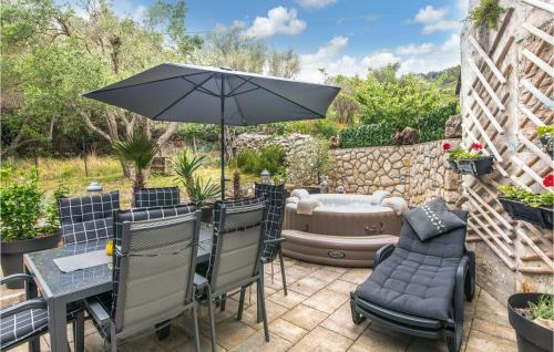 Beautiful Home In Miholascica W/ Jacuzzi And 3 Bedrooms