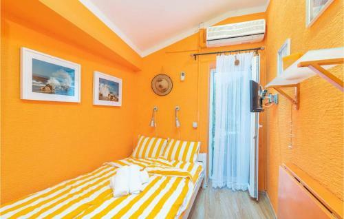 Beautiful Home In Miholascica W/ Jacuzzi And 3 Bedrooms