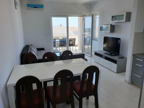 Apartment Maestral Novalja