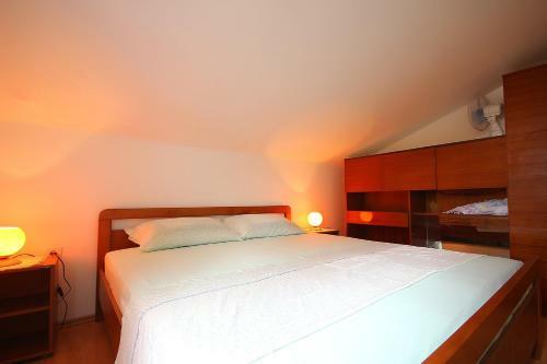 Apartment Ornelia - 70 M From Beach