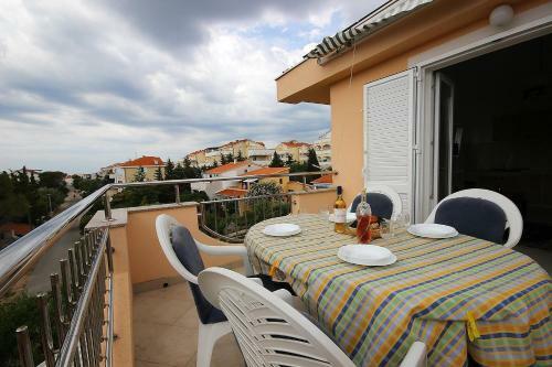 Apartment Ornelia - 70 M From Beach