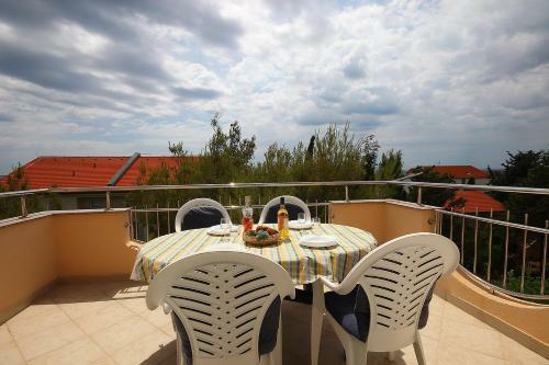 Apartment Ornelia - 70 M From Beach