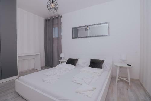 Apartments Pool Villa Aldura