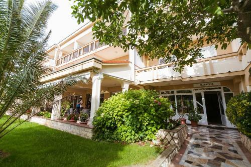 Aparthotel Resort Trcol