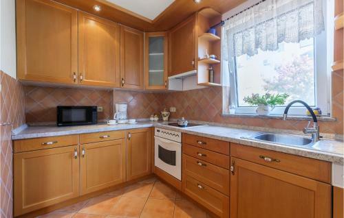 Stunning Home In Nova Vas With Wifi And 2 Bedrooms