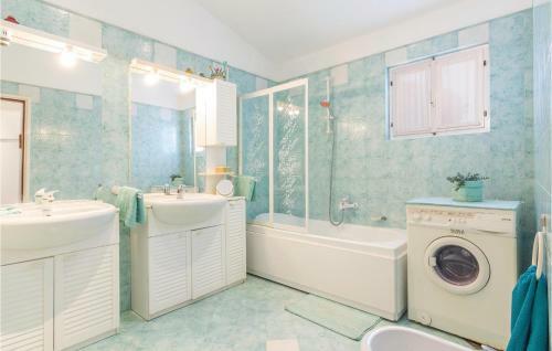 Two-bedroom Holiday Home In Novigrad