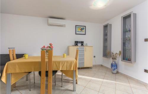 Three-bedroom Apartment In Novigrad
