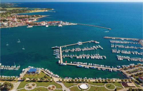 Three-bedroom Apartment In Novigrad