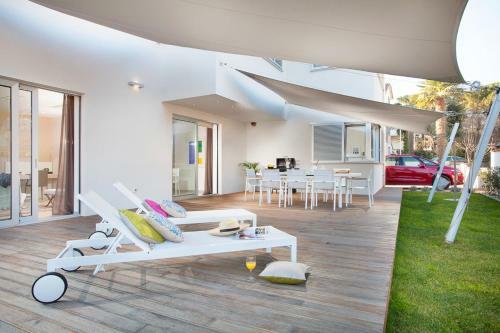 Hostal Modern Villa Vera With A View Near The Sea