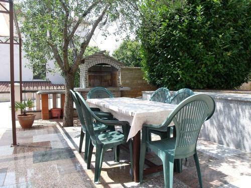 Studio Apartment In Novigrad With Balcony, Air Conditioning, Wifi (4926-2)