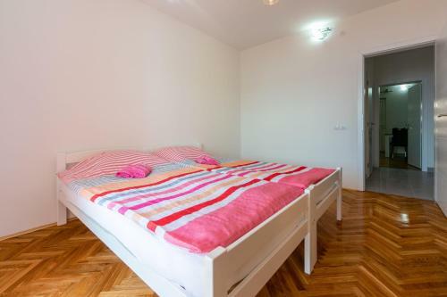 Apartments Leoalemar