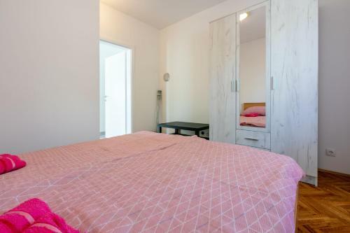 Apartments Leoalemar