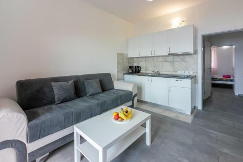Apartments Leoalemar