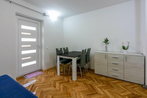 Apartments Leoalemar