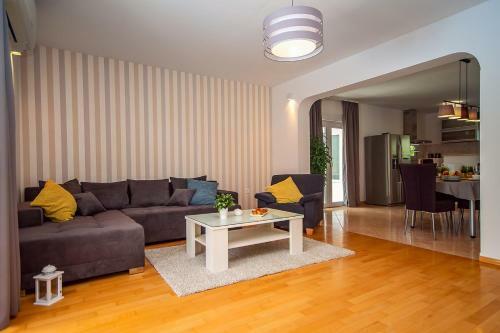 Apartment Villa Bego Heated Pool With Jaccuzzi, Summer Kitchen, Garden