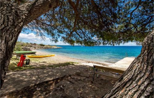 Awesome Apartment In Pag W/ Jacuzzi And 3 Bedrooms