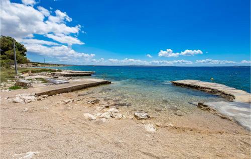 Awesome Apartment In Pag W/ Jacuzzi And 3 Bedrooms