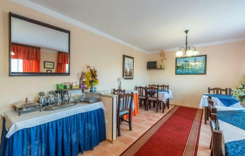 Hostal Apartments And Rooms Laura